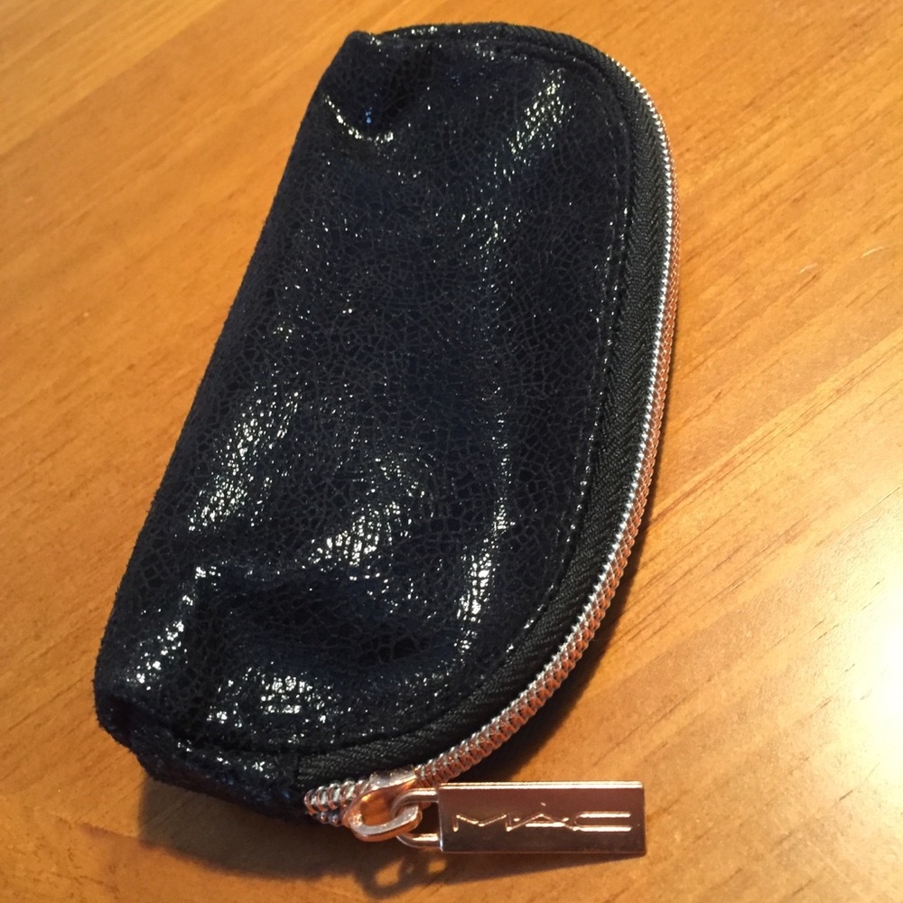 MAC Cosmetic Bag👄💄💋 - Picture 2 of 8